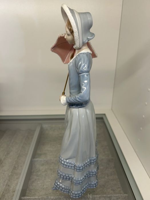 Lladró 4879 senhora com guarda sol