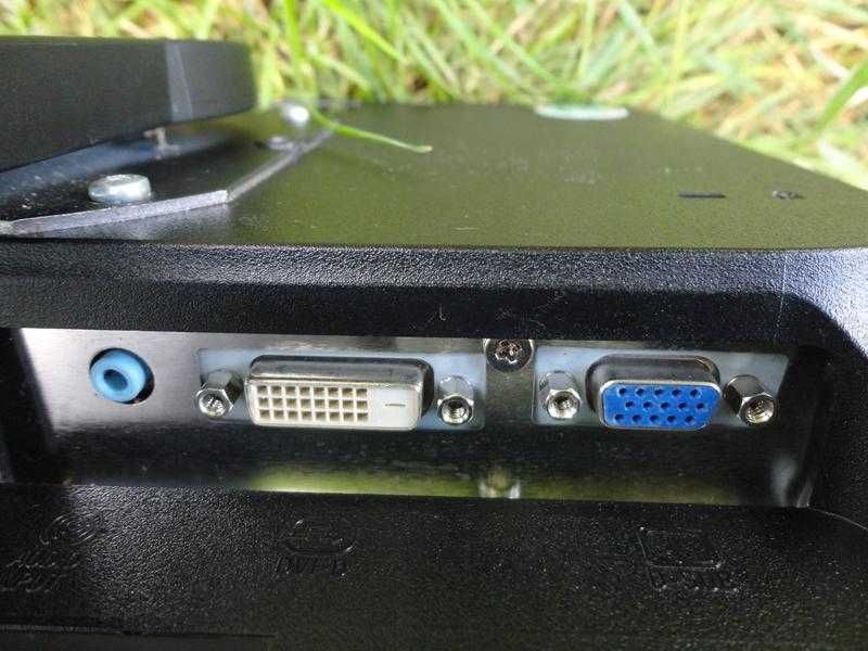 Монітор NEC неробочий.