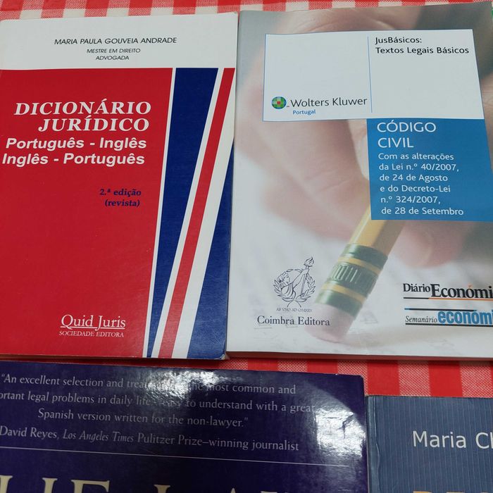 Dicionários jurídicos e outros livros Direito 35 euros o conjunto
