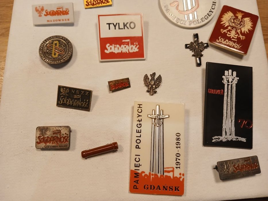 Zestaw Historyczny Znaczki  Przypinki Opaska Solidarność