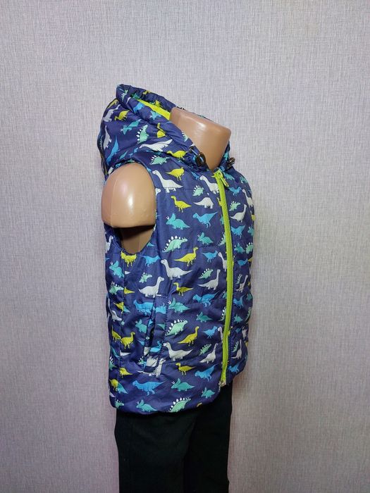 Утепленная жилетка Bembi динозаврики. Размер 92, на 2 года.