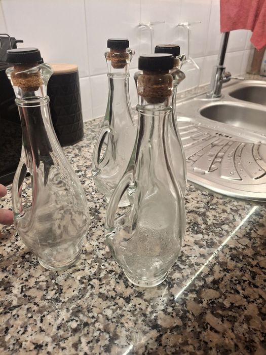 Galheterio , garrafa de vidro para azeite