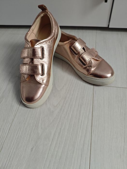 Жіночі кросівки золотисті натур шкіра CLARKS 39 розмір