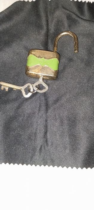 Cadeado antigo F.P.M. Lisboa com 2 chaves
