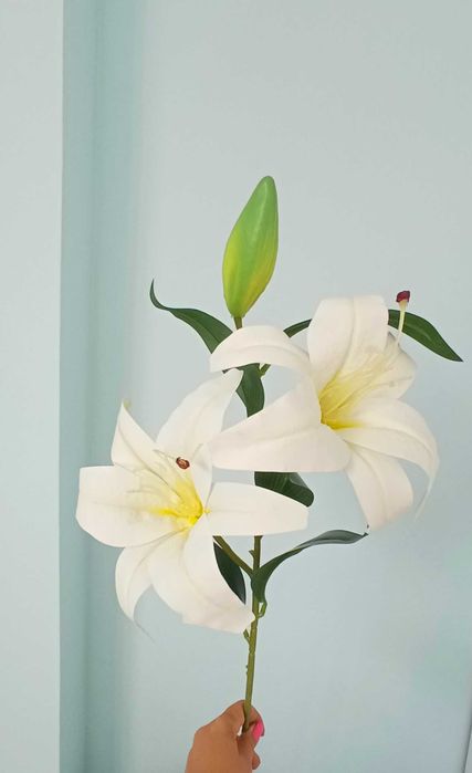 Lilie sztuczne gumowe silikonowe, jak żywe.