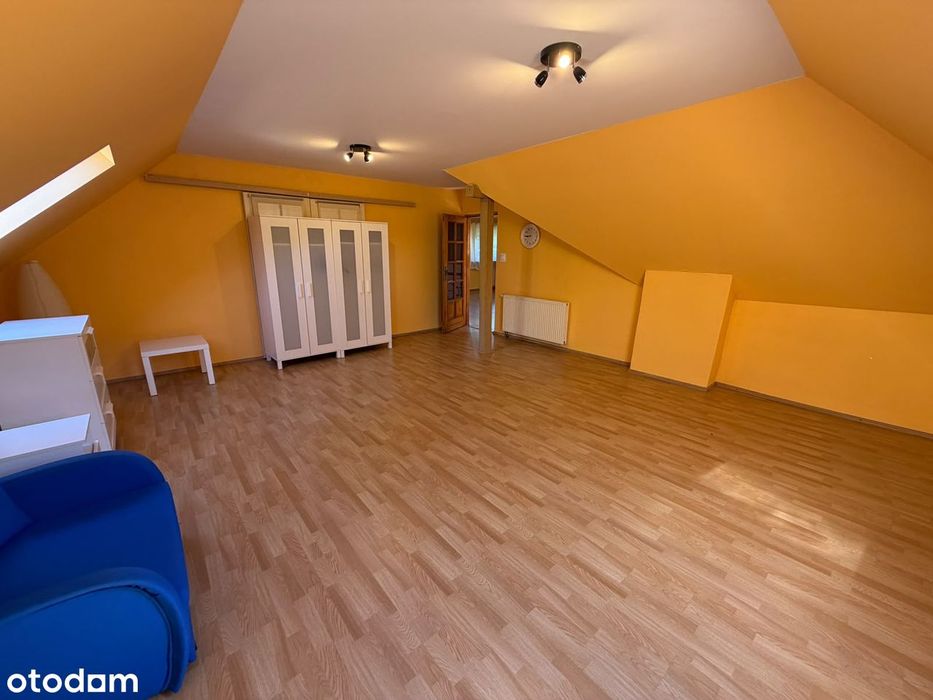 Wolnostojący dom z garażem w spokojnej okolicy z dużą działką 1430m2