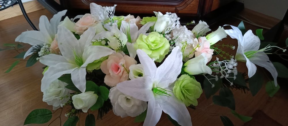 Piękny duży stroik na grób 93 cm cmentarz kwiaty lilie róże