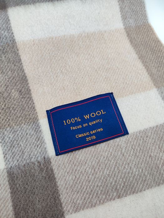 Szalik wełniany z frędzlami klasyczny casualowy wool basic capsule