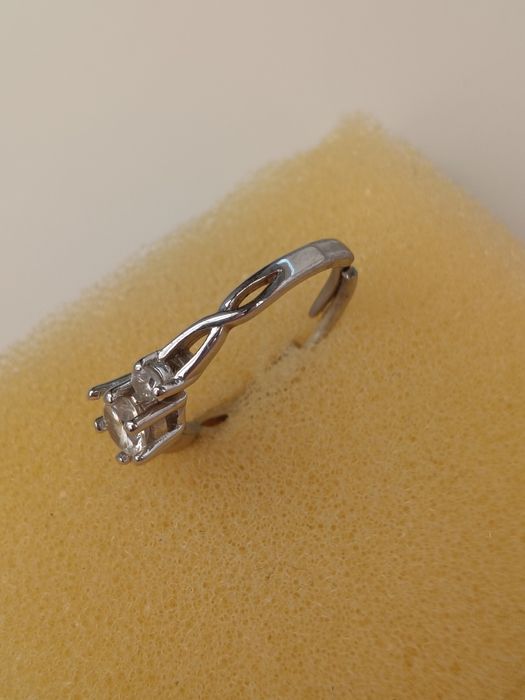 Sprzedam srebrny pierścionek 925