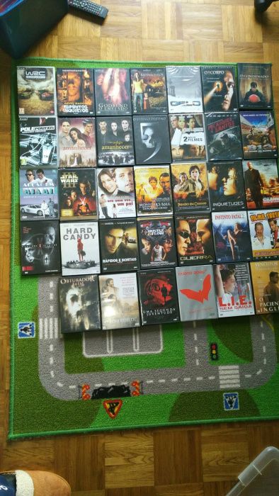 Lote de DVDs, filmes, musica e jogos.