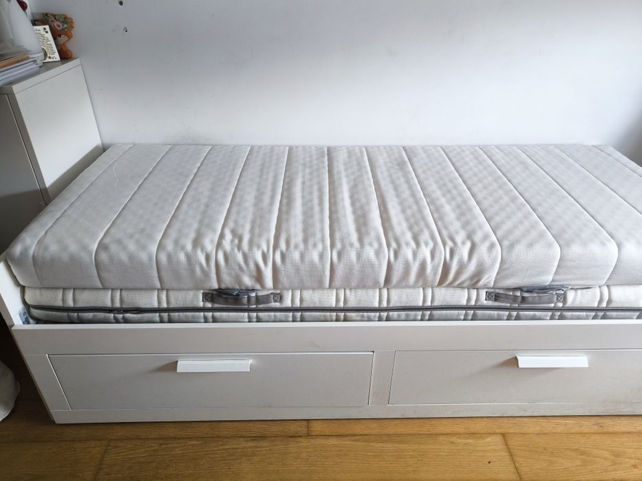 Cama e colchão IKEA