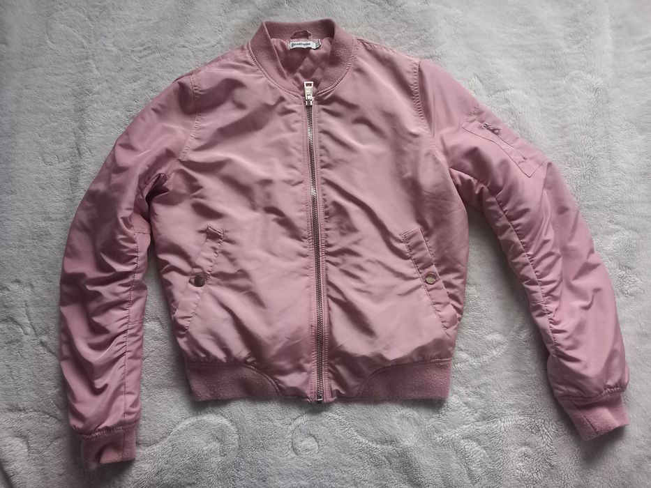 Bomberka pudrowy róż Stradivarius