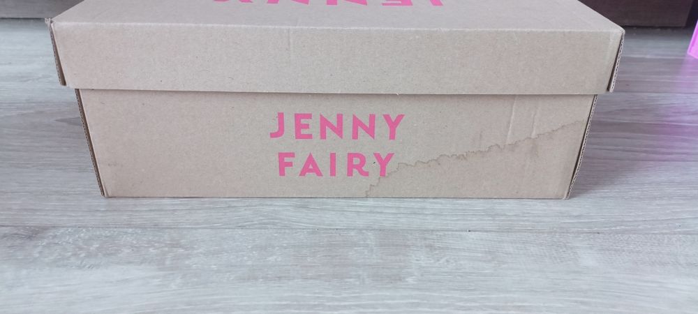 Damskie czarne wysokie trampki z pomponami nowe Jenny Fairy r 39