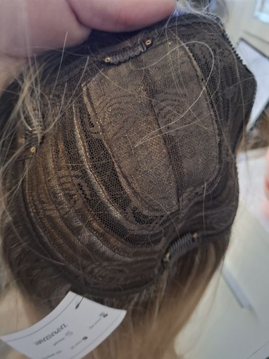 Peruka syntetyczne blond z odrostem amor