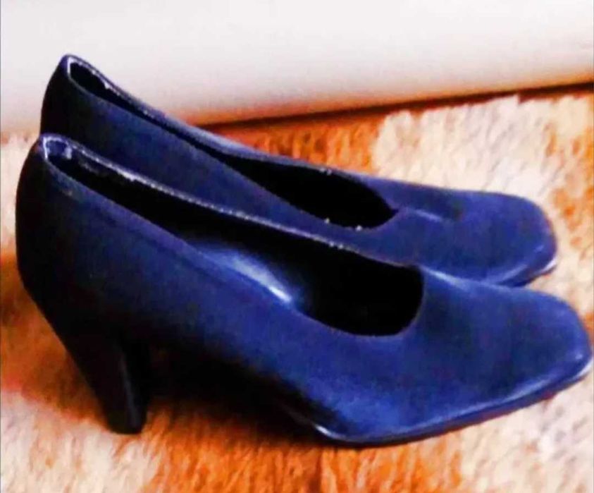 Buty rozm: 35. Materiał satyna błyszcząca. Nowe , FLYING LIONS