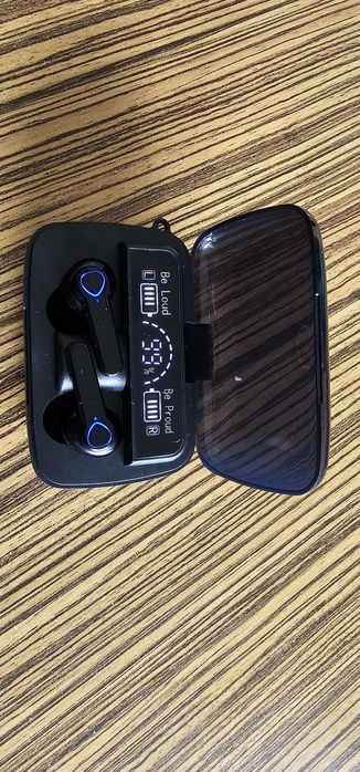 Auriculares lanterna e powerbank