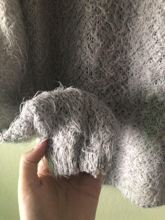 Jasno szary ciepły sweterek miś rozmair M Orsay