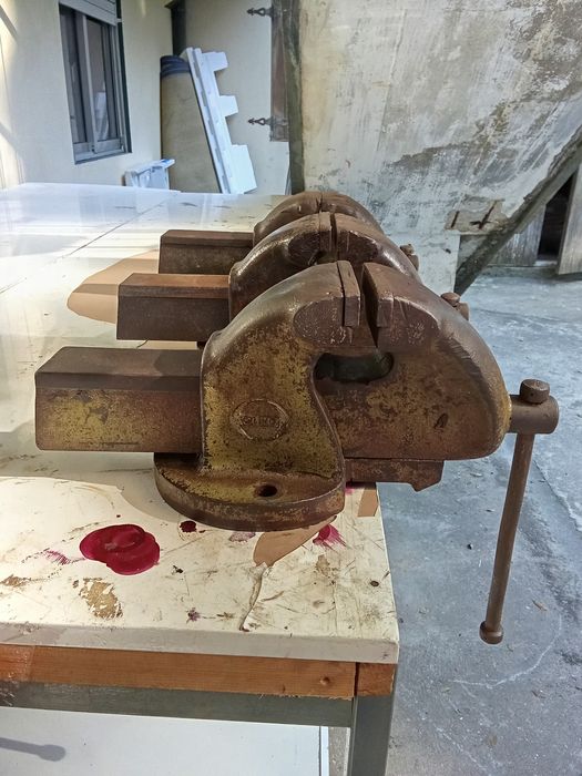 Bancada de trabalho com 3 tampos de 2 ,15 m  Comprimento