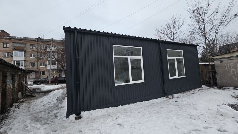 Продам  торгове приміщення Комарова з приватизованою ділянкою