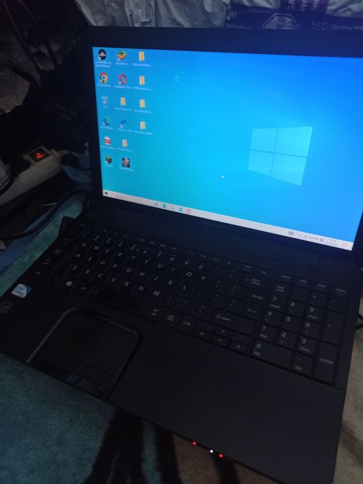 Laptop Toshiba 4/500gb win 10 klawiatura do wymiany