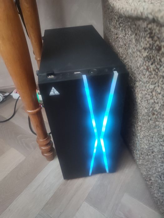 Срочно .ДЕШЕВО .Компютер мощный .RAM -32,памяти 500g.