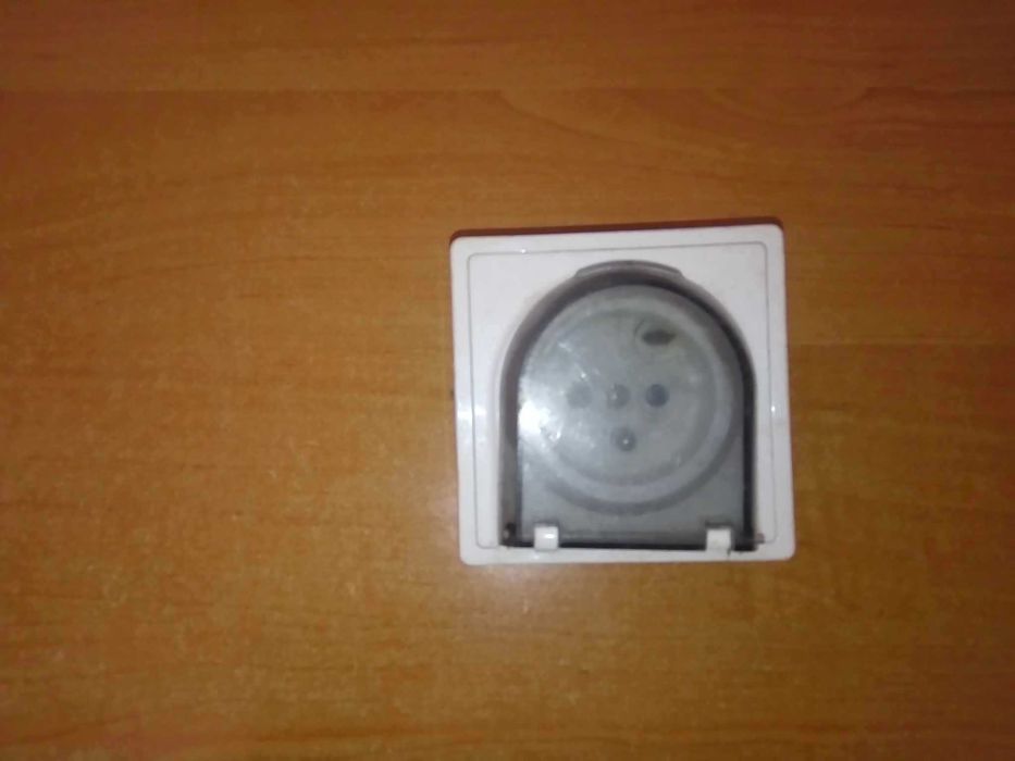 Gniazdo pojedyncze prądowe podtynkowe hermetyczne białe- 1 sztuka