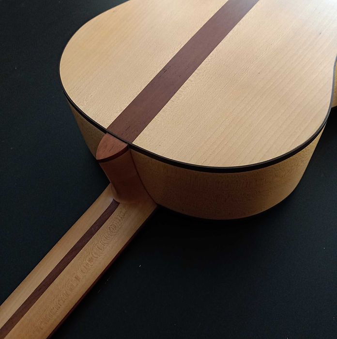 Guitarra clássica Doff 011-C maciça ácer / abeto