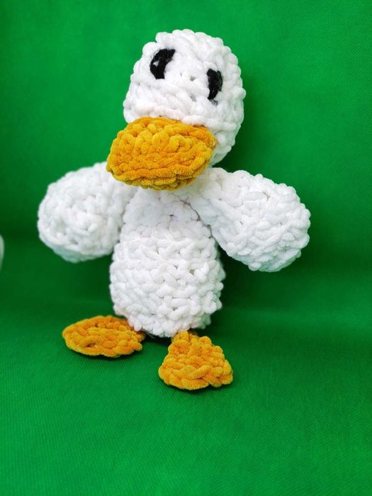 Kaczuszka na szydełku przytulna mięciutka z pluszowej włóczki 32cm