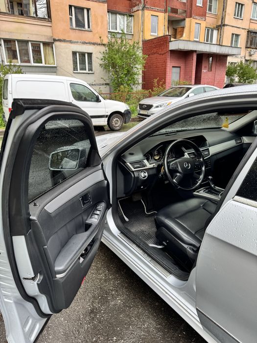 Продам Mercedes - Benz E200 W212