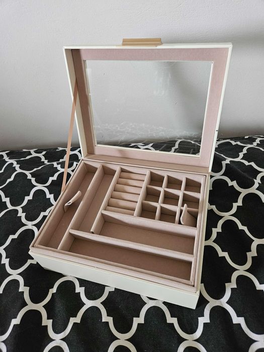 Szkatułka kuferek organizer na biżuterię jasna dwa poziomy