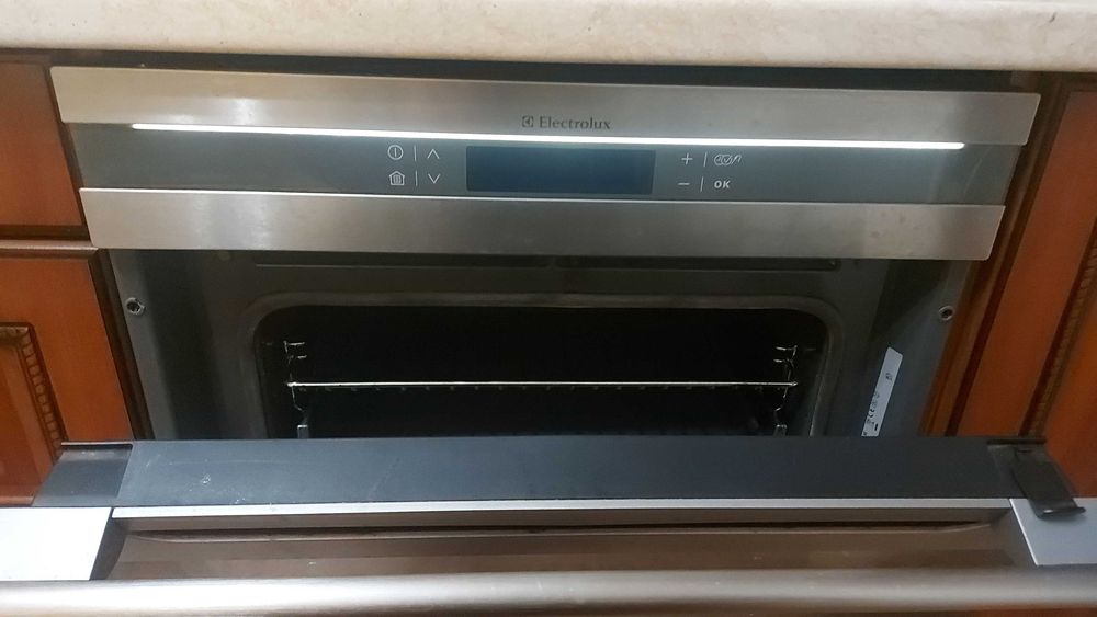 Электрический духовой шкаф Electrolux EOC 68200X на запчасти