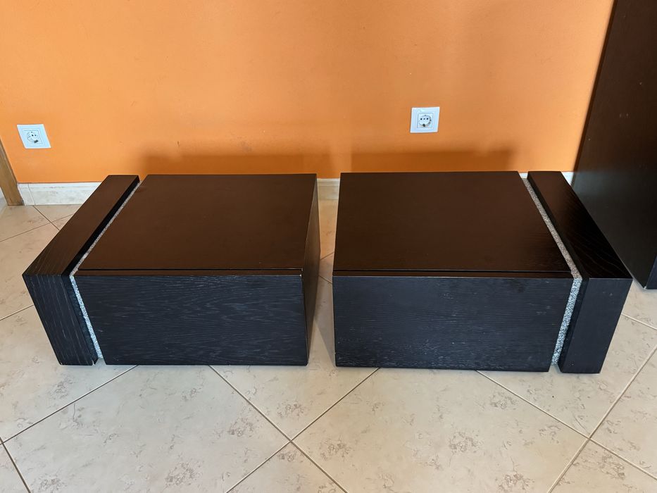 Mesas de cabeceira modernas em preto – ótimo estado