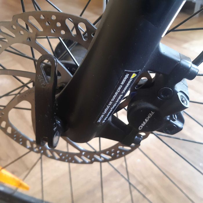Bardzo mało jeżdżony Giant Roam (21 biegów),
rama M4,
Kask gratis