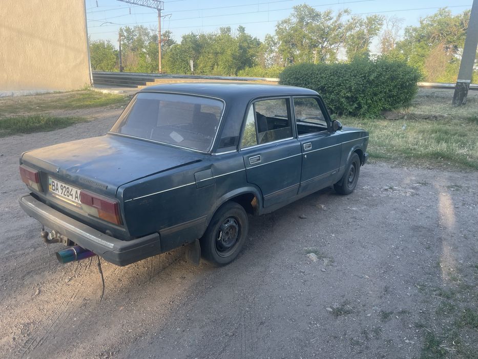 Жигули 2107 ВАЗ)