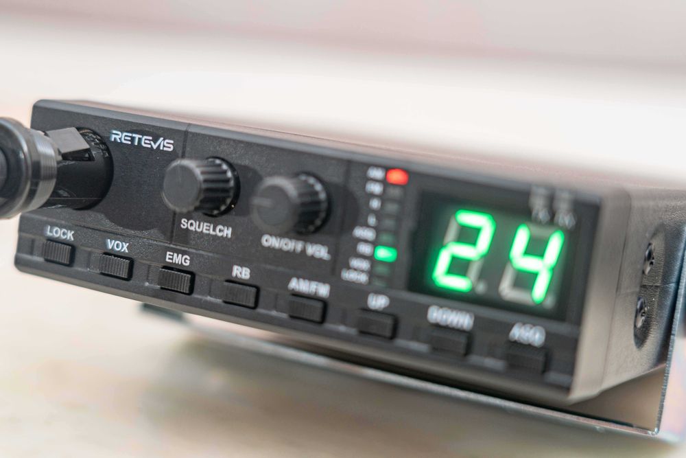Radio CB móvel 40 canais em AM e FM, 4 Watts, novo na embalagem!