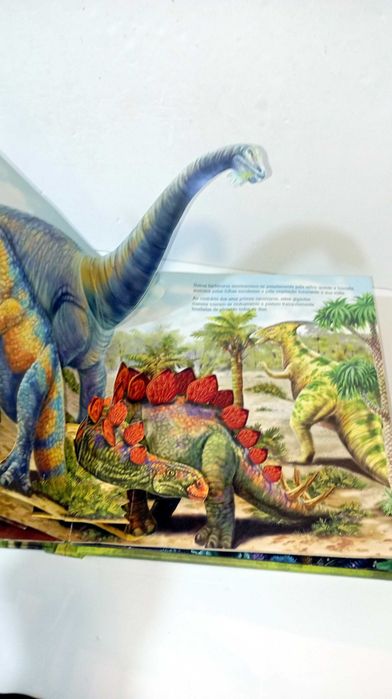 Á Descoberta dos Dinossauros - Pop-Up