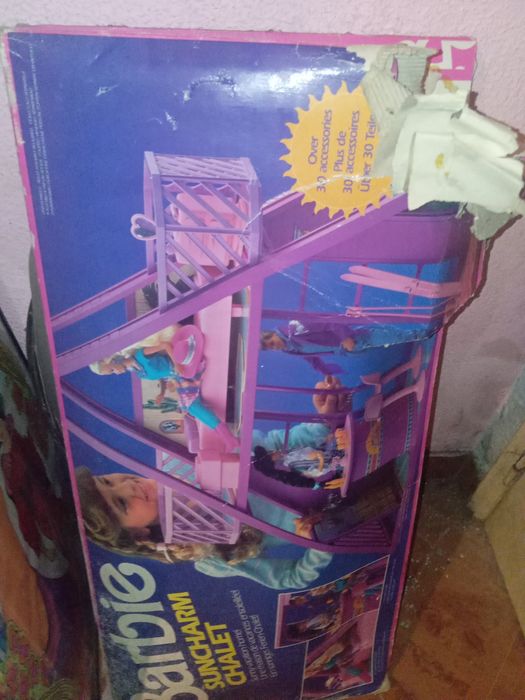 Brinquedo Barbie defeito na caixa não sei se está completo