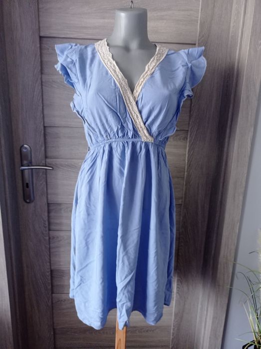 Sukienka niebieska z koronką