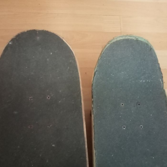 Vendo dois skates