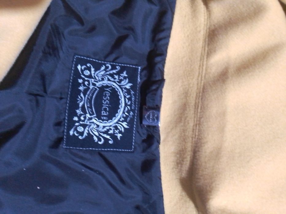 Осіння жіноча куртка