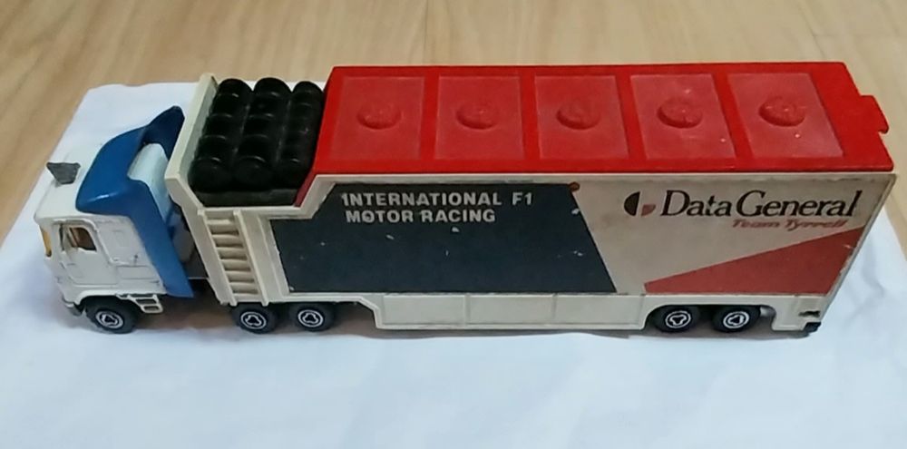 Camião antigo Majorette