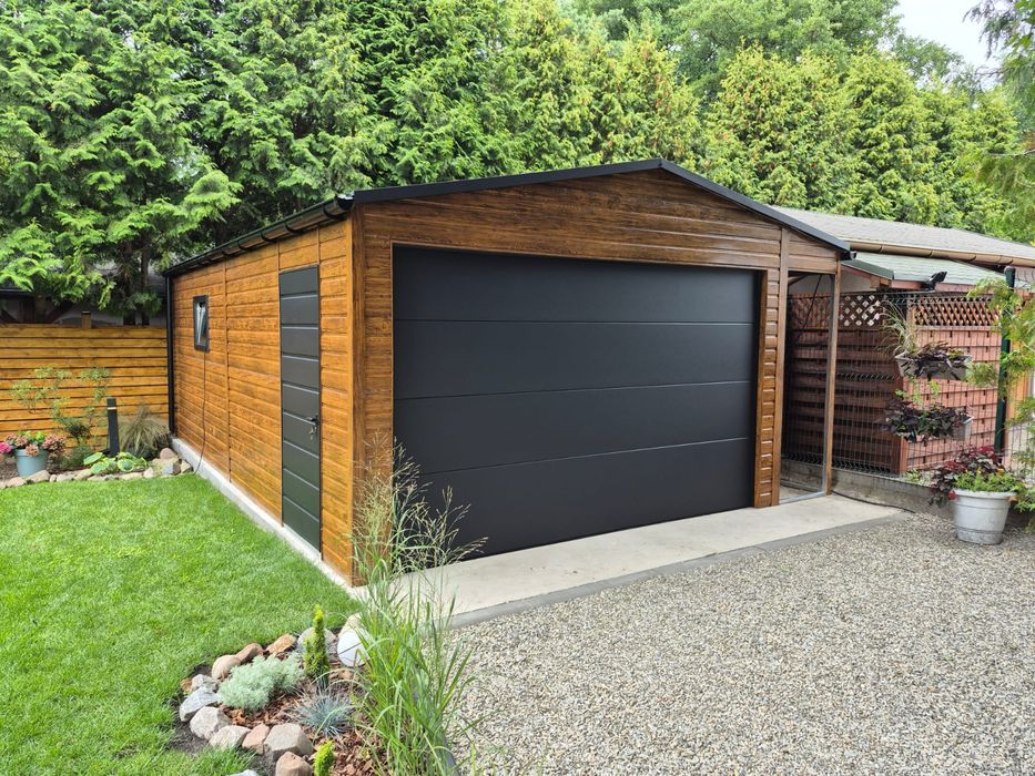 Garaż blaszany drewnopodobny nowoczesny wygląd