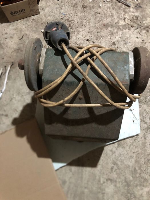 Продам точільний станок на три фази