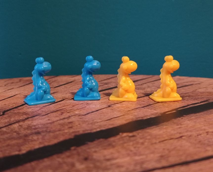 4 małe figurki dinozaury