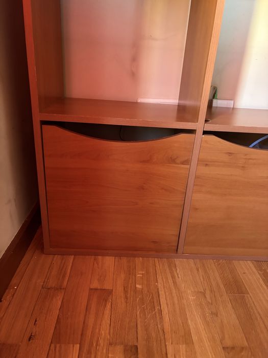 Estante com gavetas