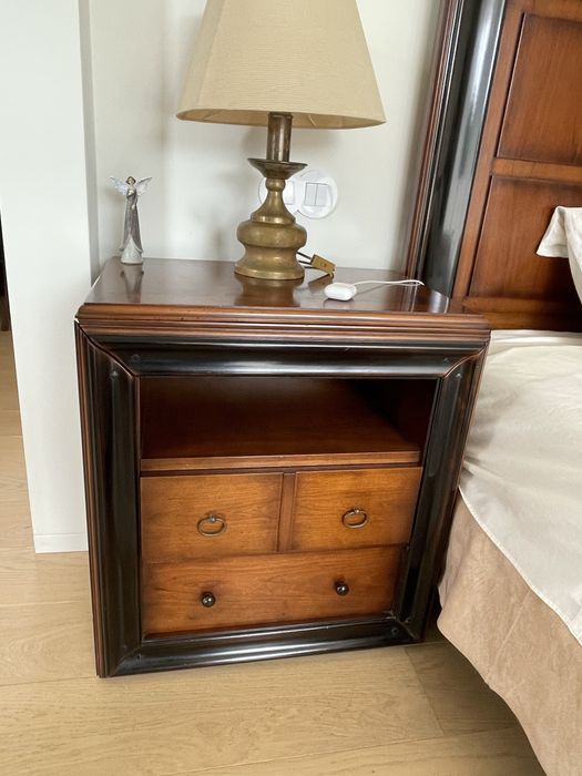 Cama de Casal e Mesas de Cabeceira