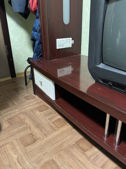 Продам тумбу / стінку під телевізор (італійська ДСП)