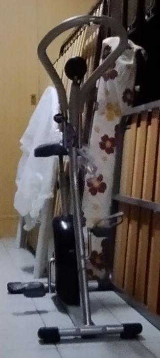Bicicleta estática para ajudar