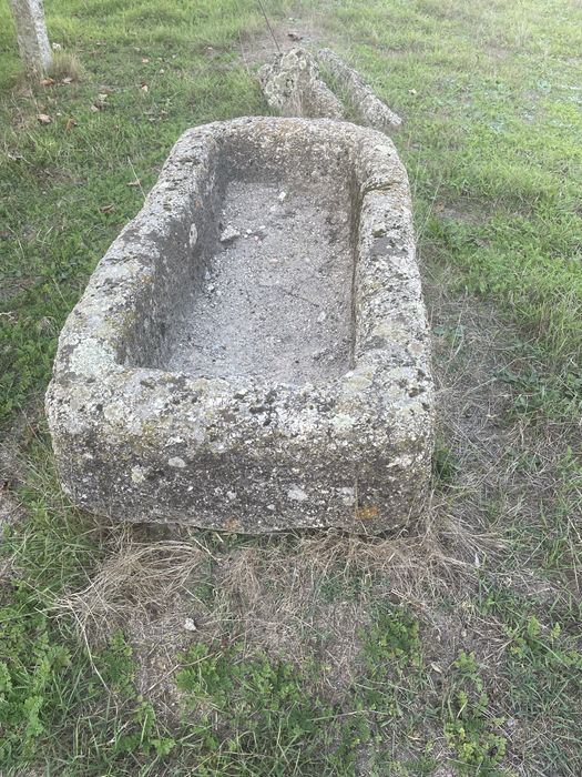 Pias de pedra antigas , muito bom estado sao  4