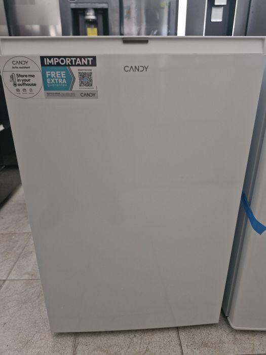 Arca congeladora vertical candy low frost